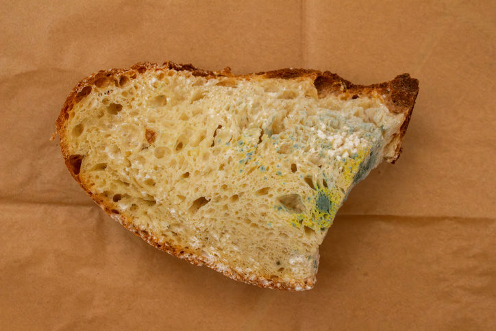Moldy bread and rice cakes: Experts warn to discard them whole