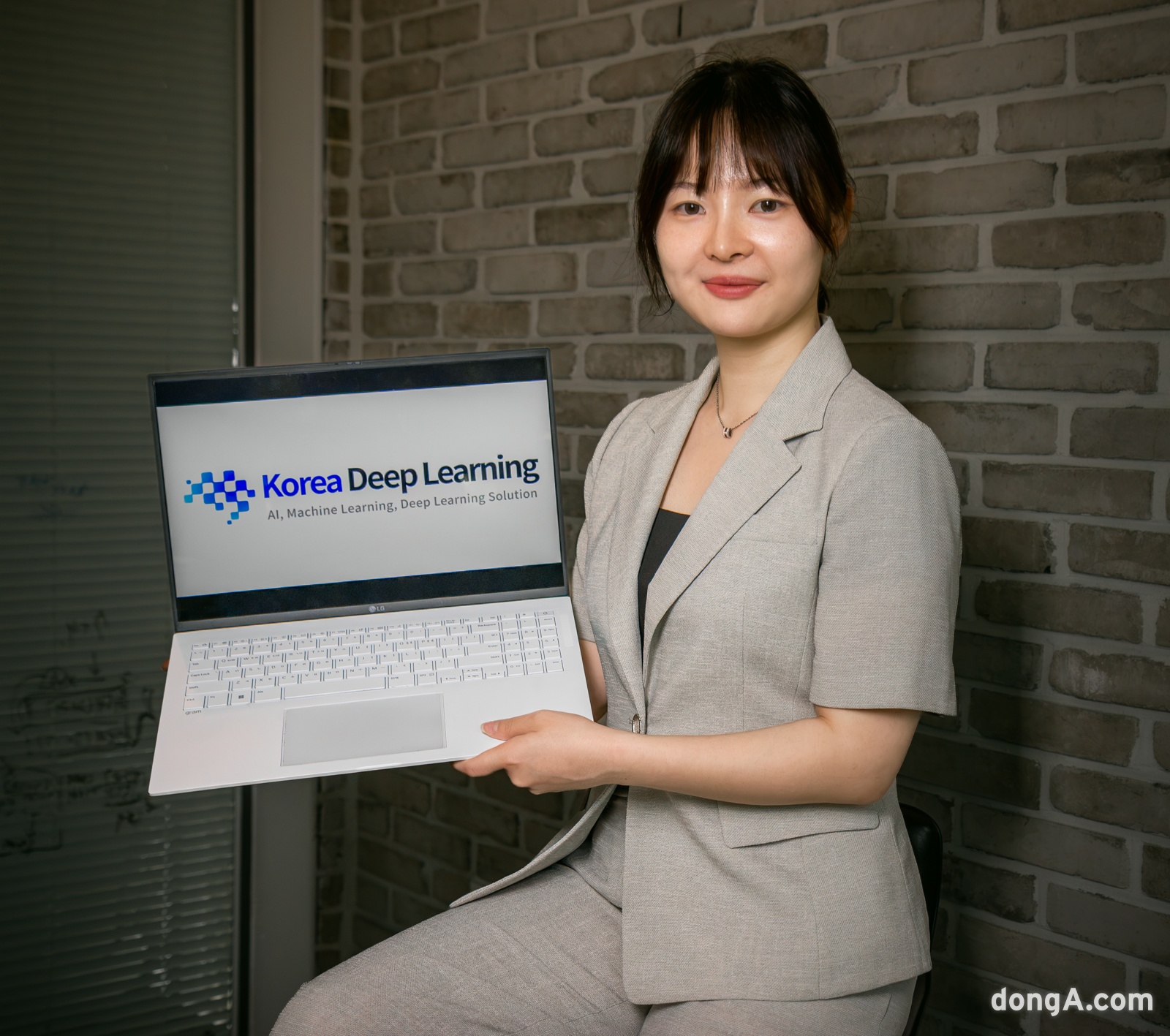 “Change the Person in Charge”… 29-Year-Old Female CEO Competes with Google and AI, Overcoming Prejudice [Korean Business