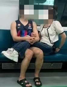 ‘2호선 러브버그 커플’ 눈총…3자리 차지한채 밀착 스킨십
