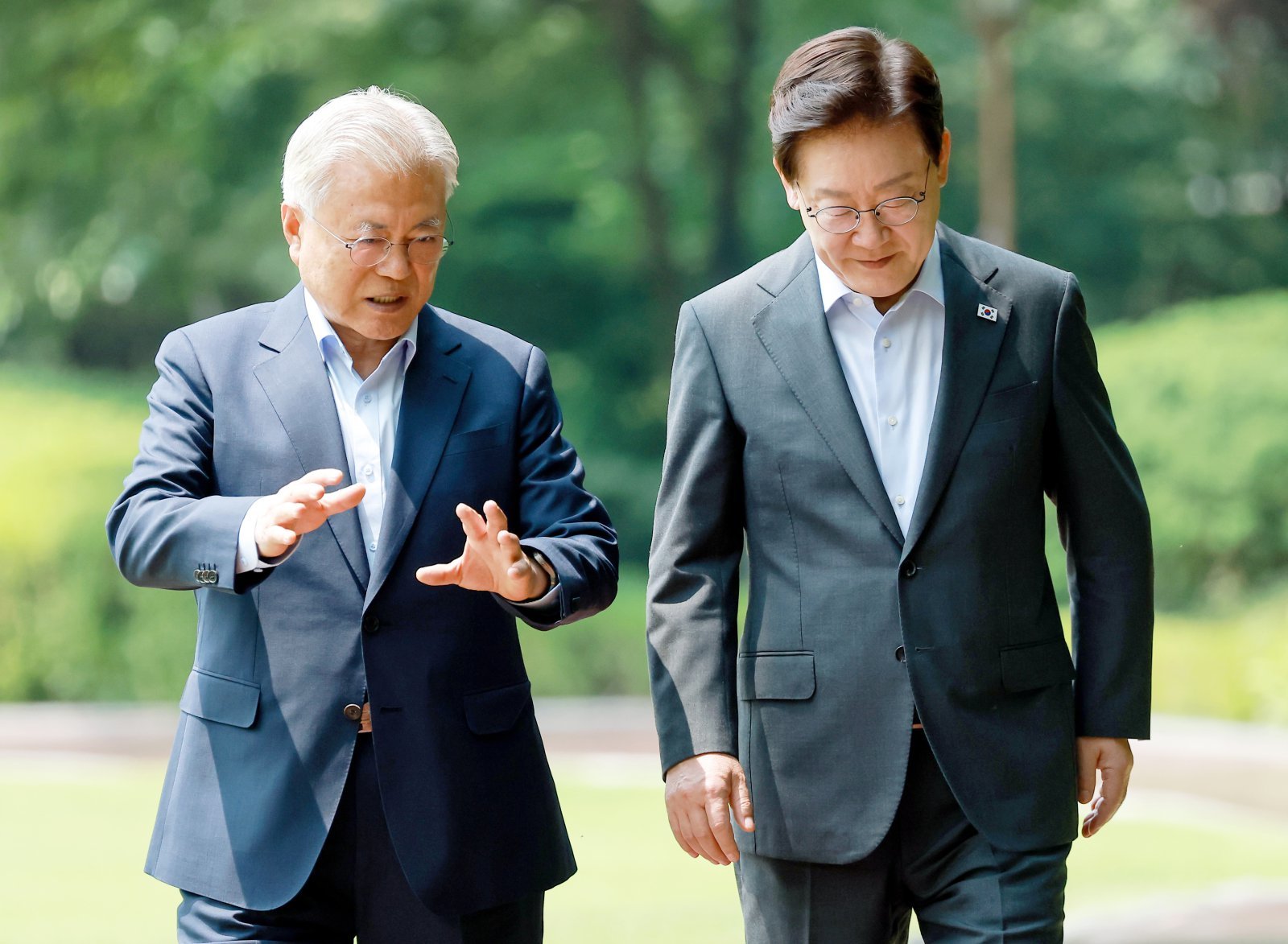 문재인 “검찰개혁 완수 다행…수사역량 감퇴 발생 않도록 당부”
