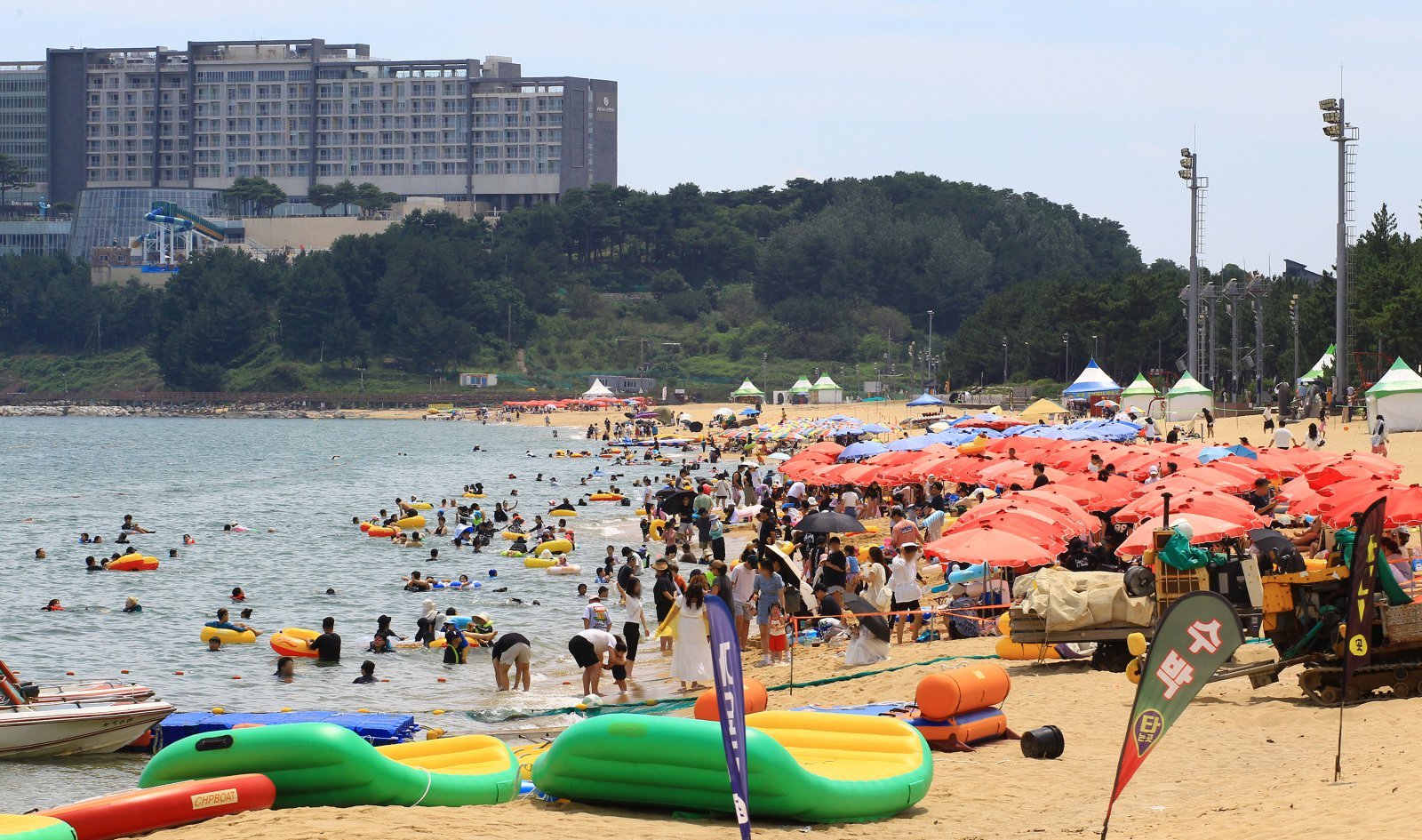 여름 휴가철 극성수기 시작…동해안 해수욕장 발길 이어져
