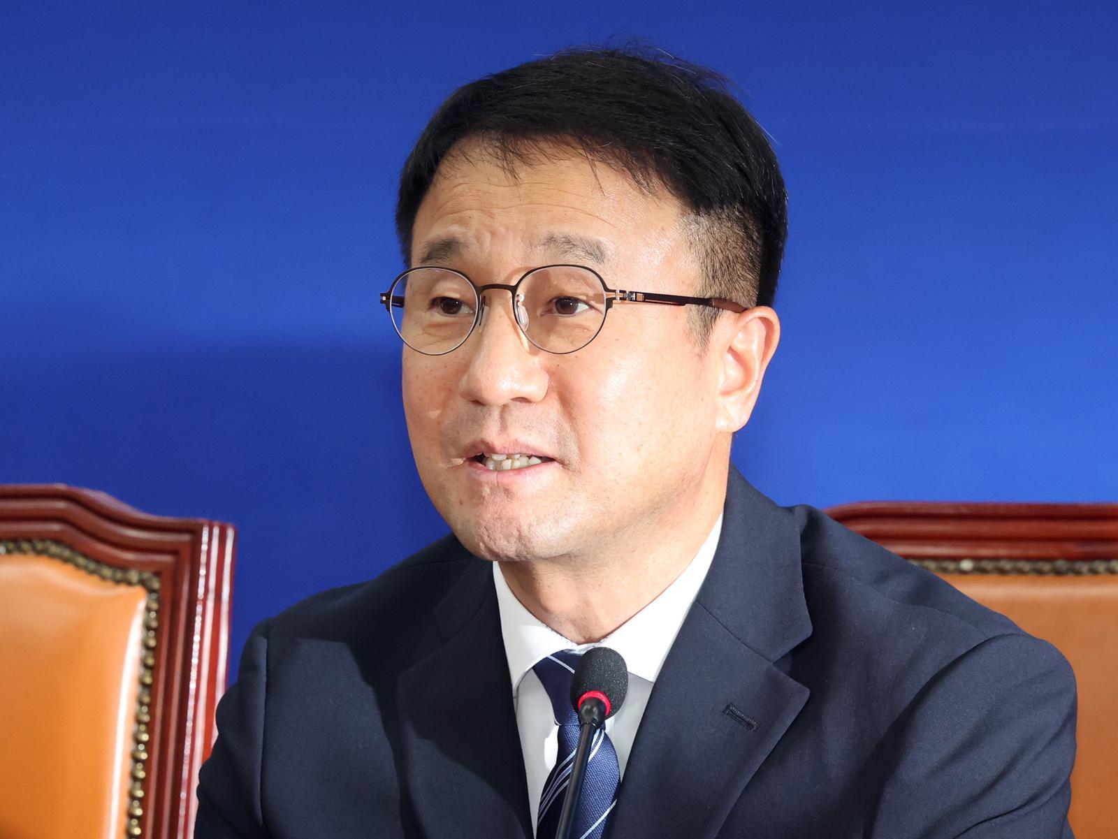 Democratic Party nominates ex-prosecutor Choi Gil-soo as special inspector candidate
