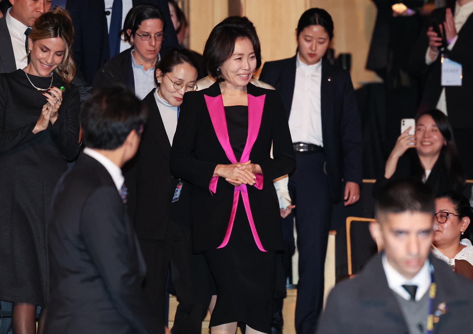 First Lady Kim Keon-hee enjoys 'Arirang and Tango' performance in Argentina