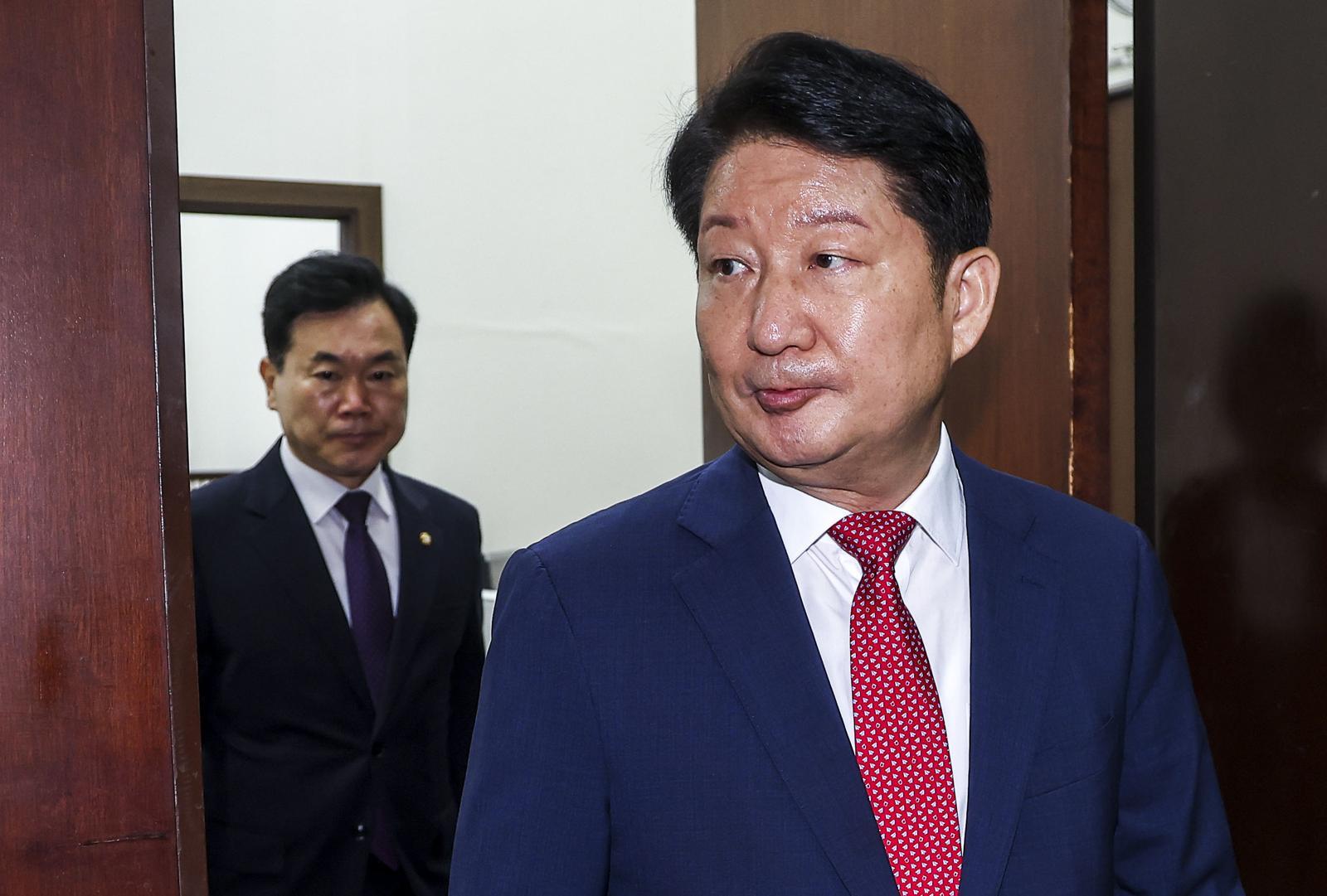 ‘멱살’ 권영진 “자진 탈당 결코 안 해…대구 위한 정치에 매진”
