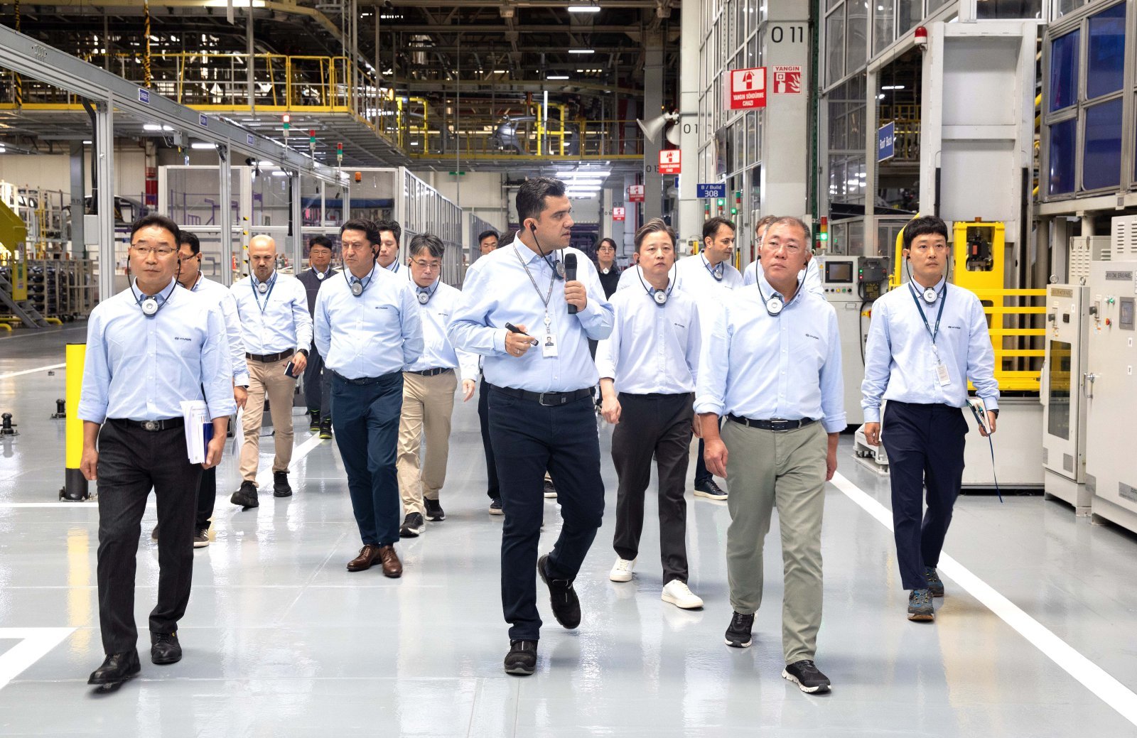 Chairman Chung inspects ioniq 3 production in Turkey, prioritizing quality for European market