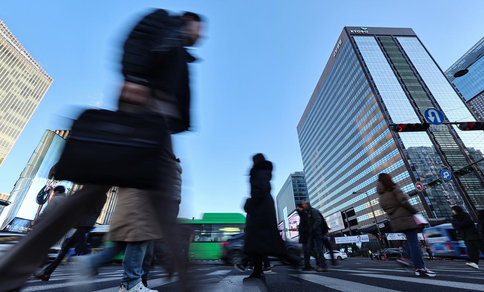 Half of workers receive work calls during vacation: survey