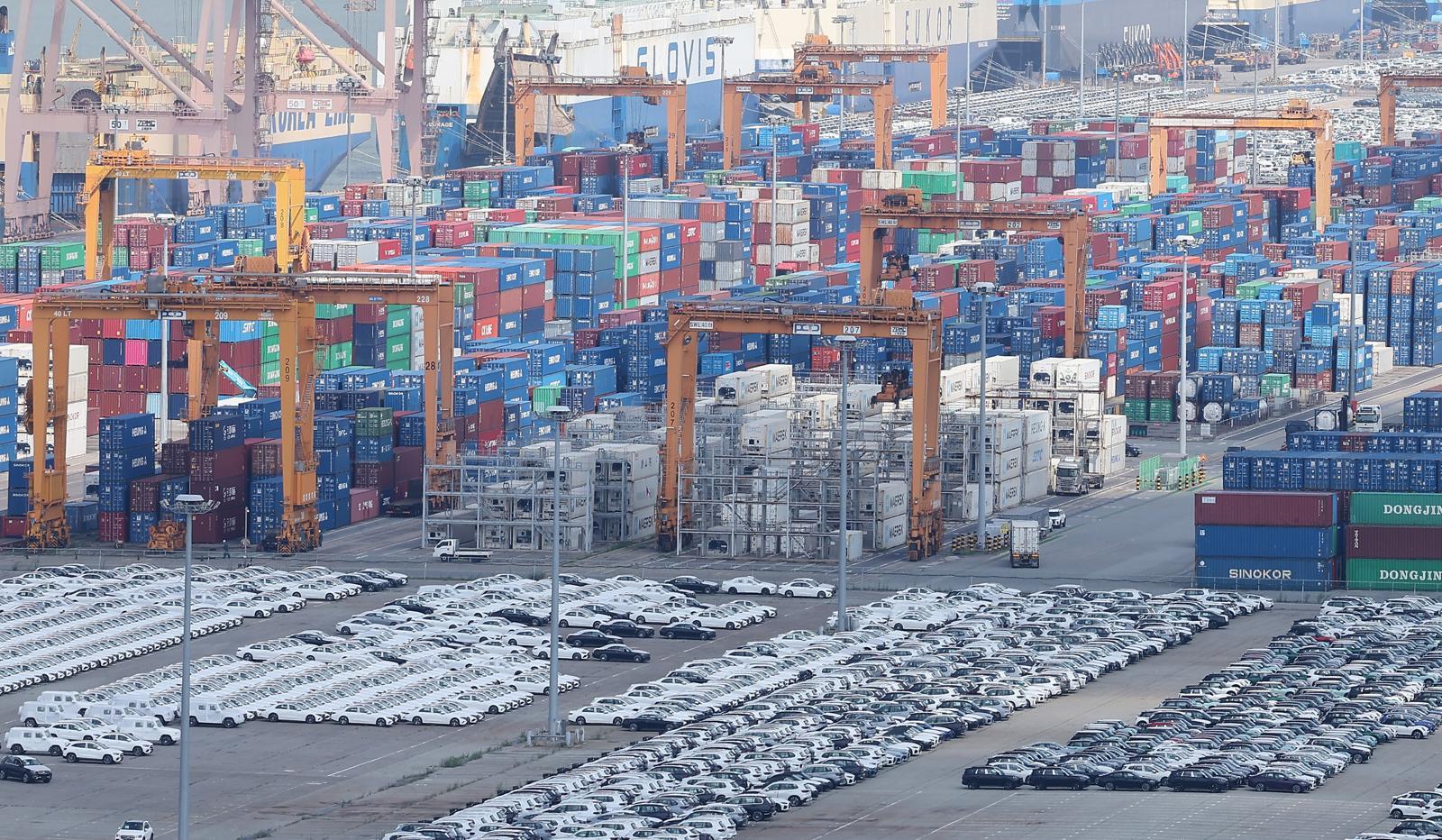 South Korea's July Exports Near $100 Billion on Semiconductor Boom, Annual $1 Trillion Target in Sight