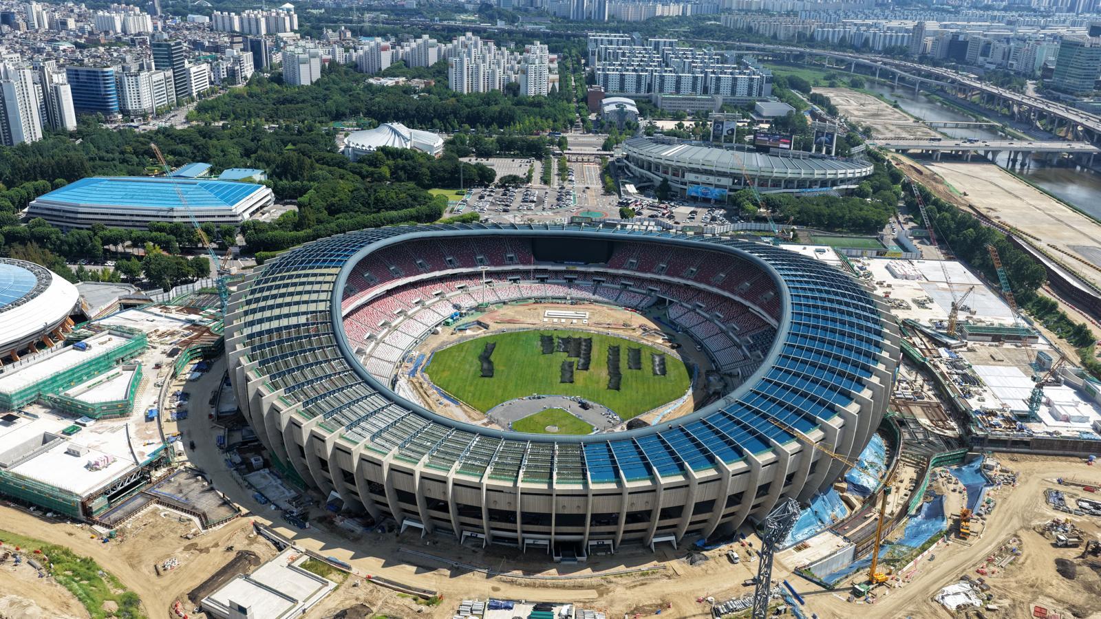 경기 취소-연기 부산 사직구장…관중석 온도 재보니 64.5도