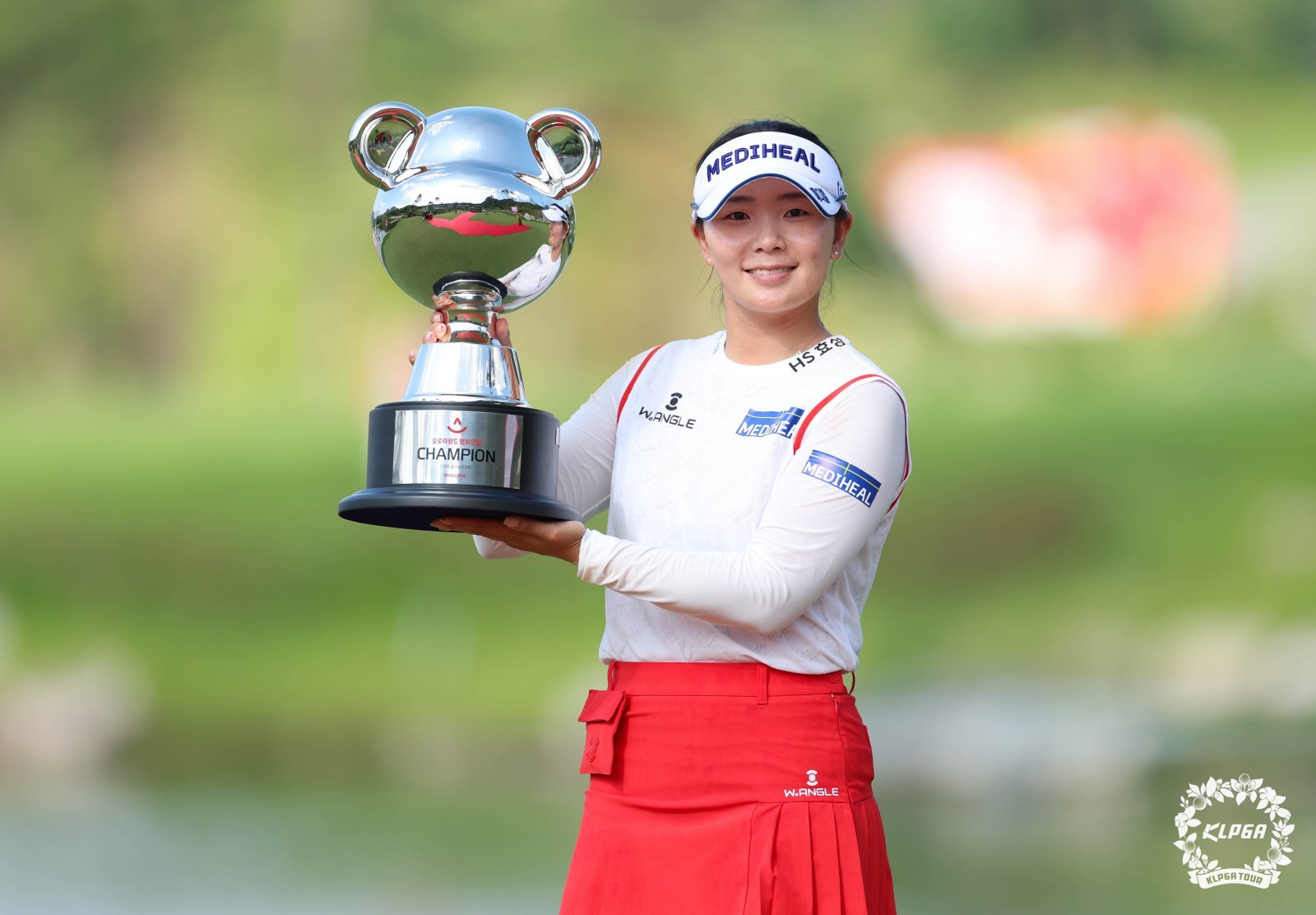 Lee Da-yeon overcomes adversity for 10th career win at KLPGA Championship