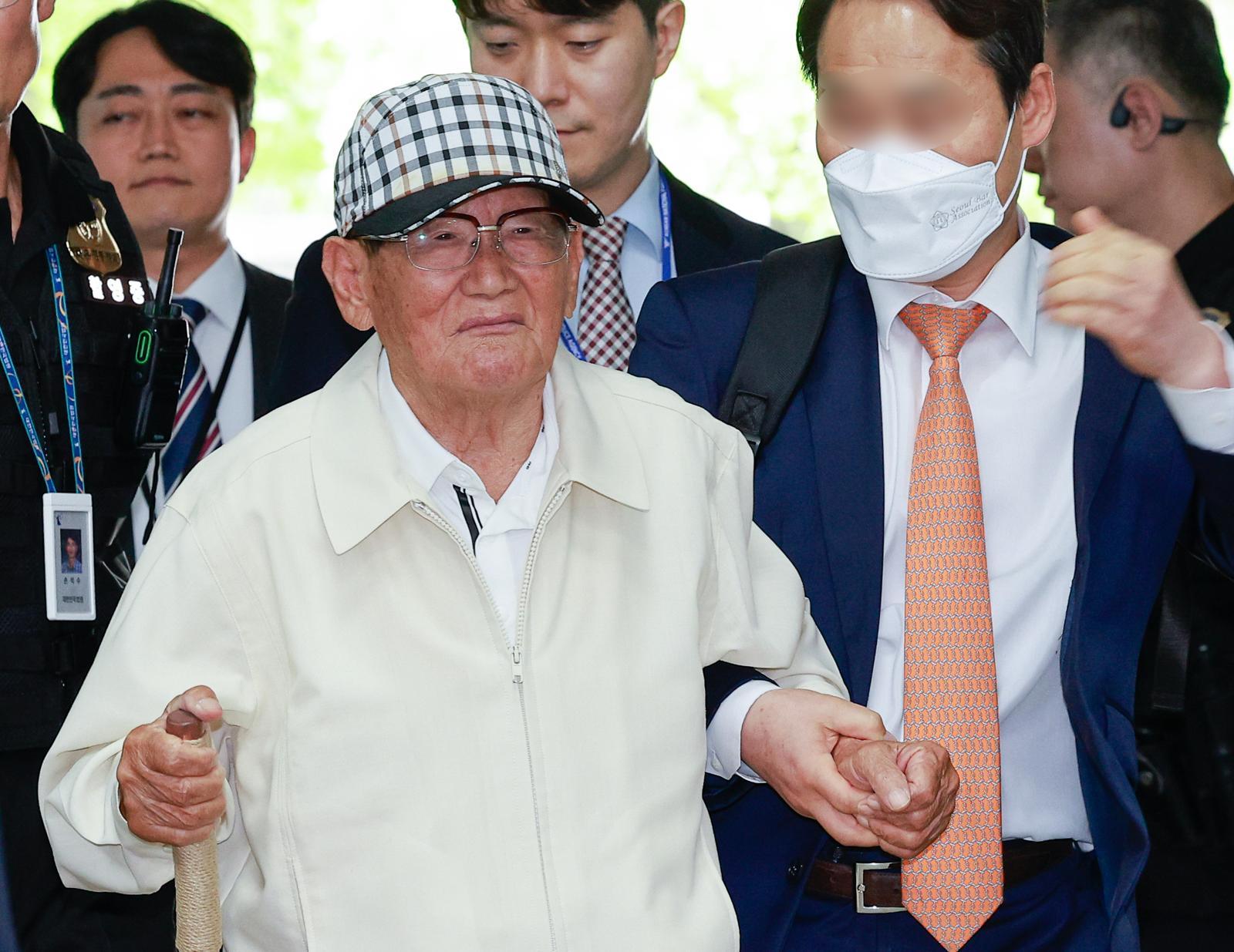 Shincheonji Members' Mass Party Enrollment Under Investigation Ahead of Local Elections