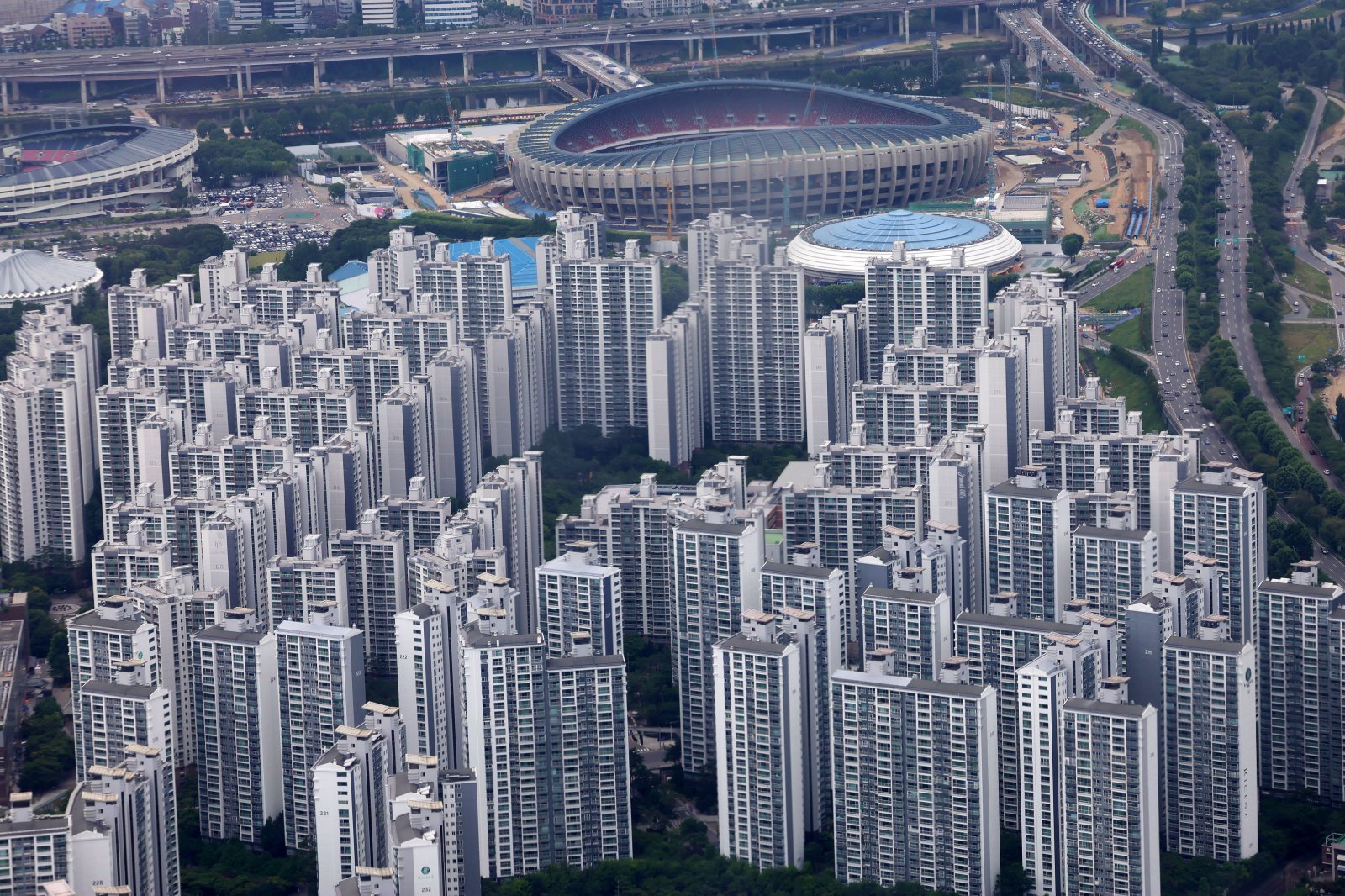 South Korea leads OECD in capital region concentration amid global dispersion trend