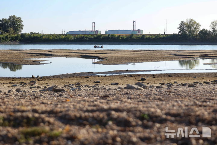 Hungary Halts Sole Nuclear Plant Amid Record Drought, Deepening Energy Crisis