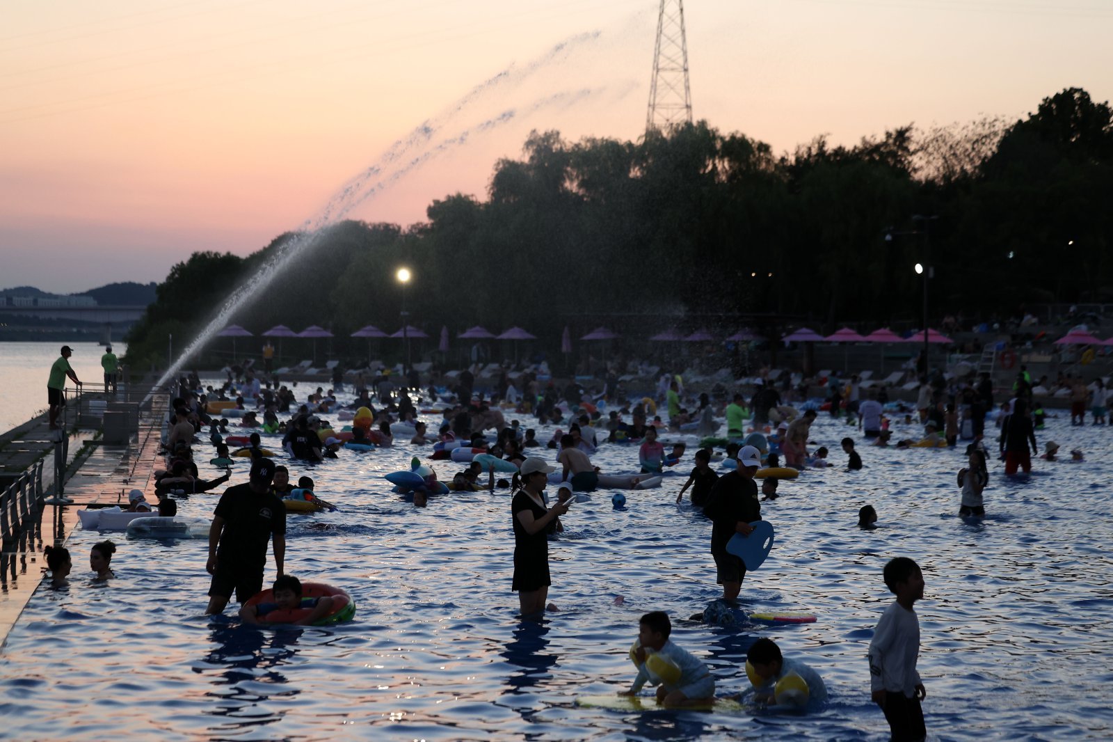 South Korea Faces Extreme Heatwave with Temperatures Nearing 39°C