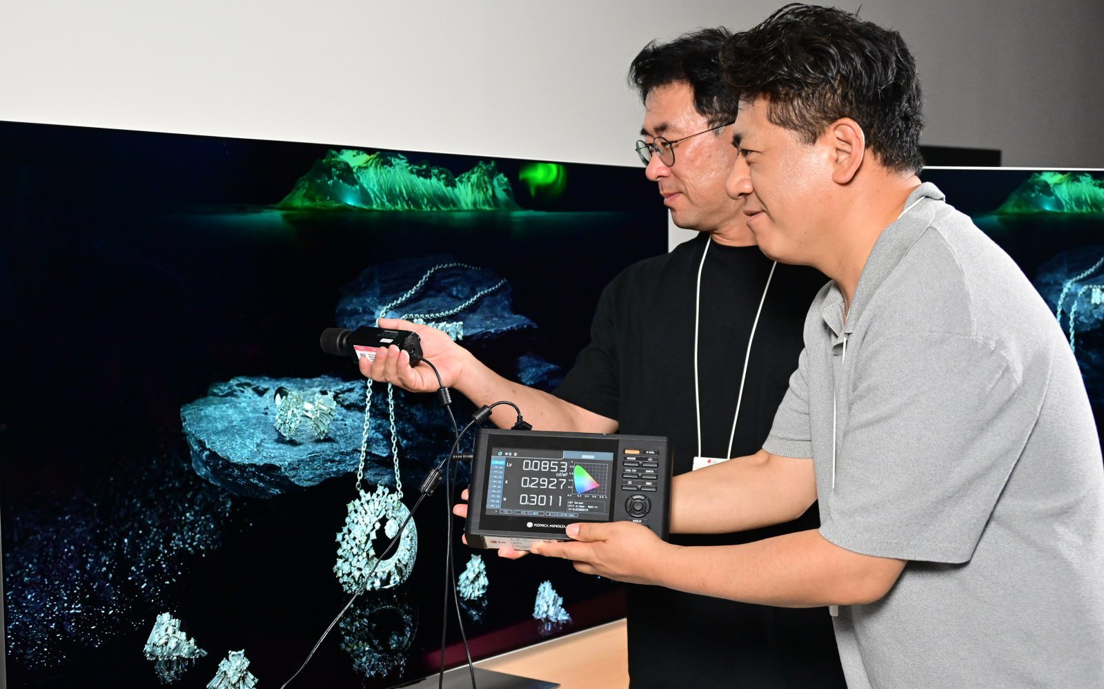LG전자 “못 따라 할 것” 반사율 0.5% OLED 구현