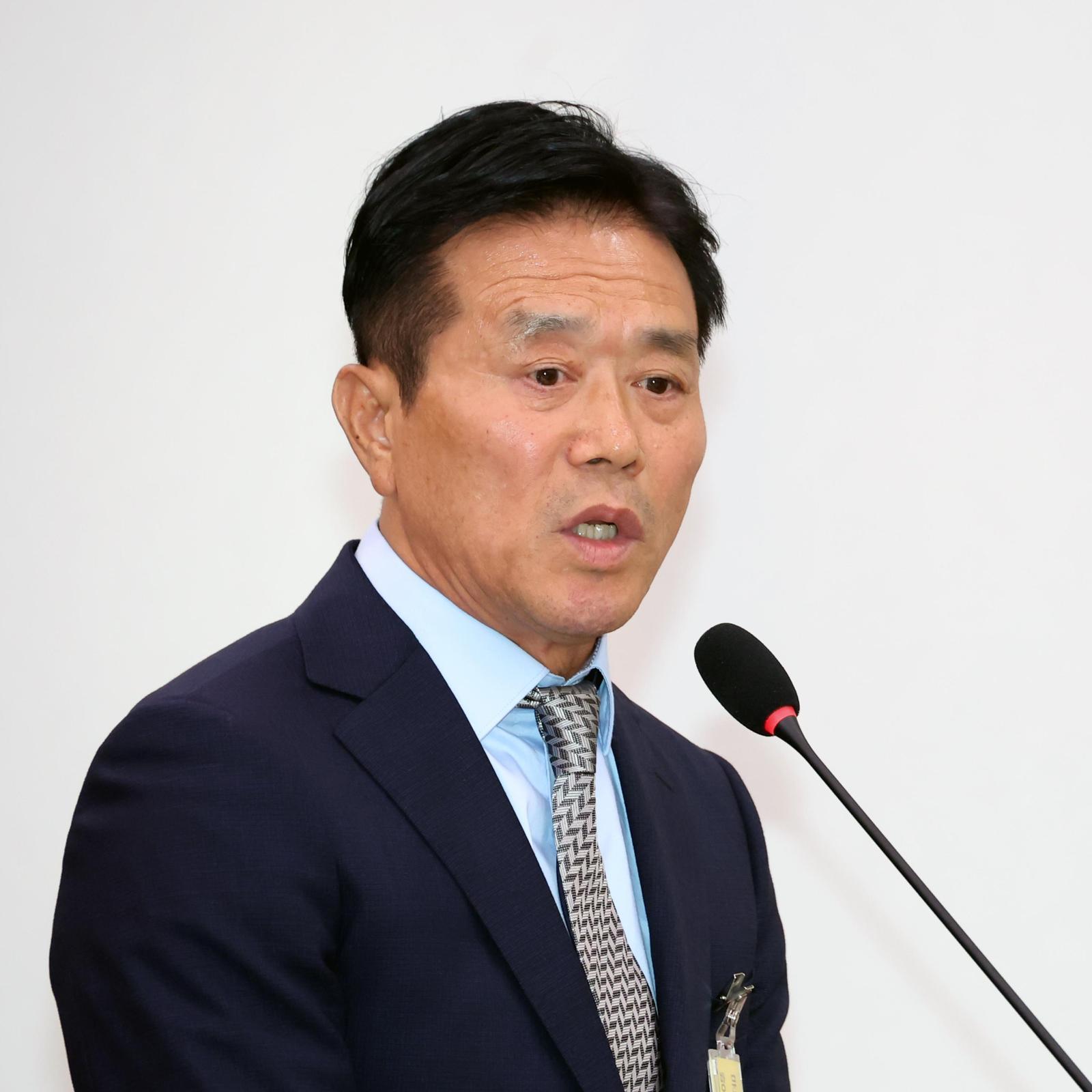 “거기는 끼지 마시고…” 청문회 태도 논란 심판위원장 사임