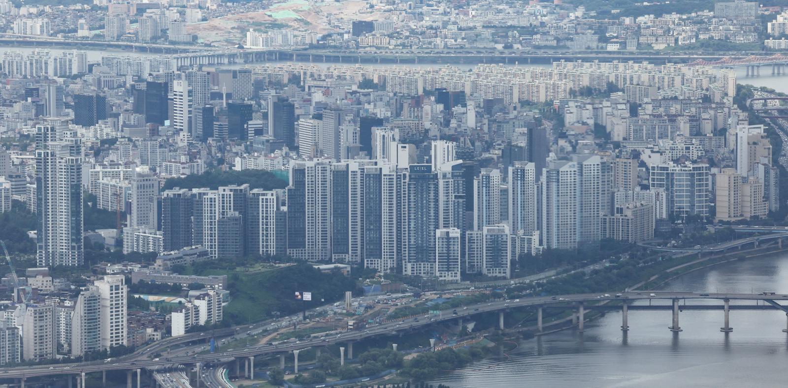 서울 시세 40억 넘는 아파트 6만8879채, 강남-서초가 78%… 급매물 나올지 주목