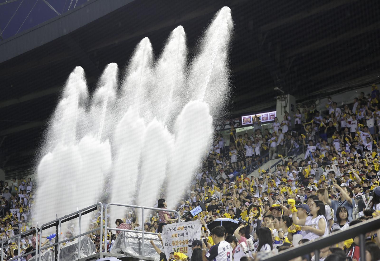 KBO cancels games before 1 p.m. under severe heatwave warning
