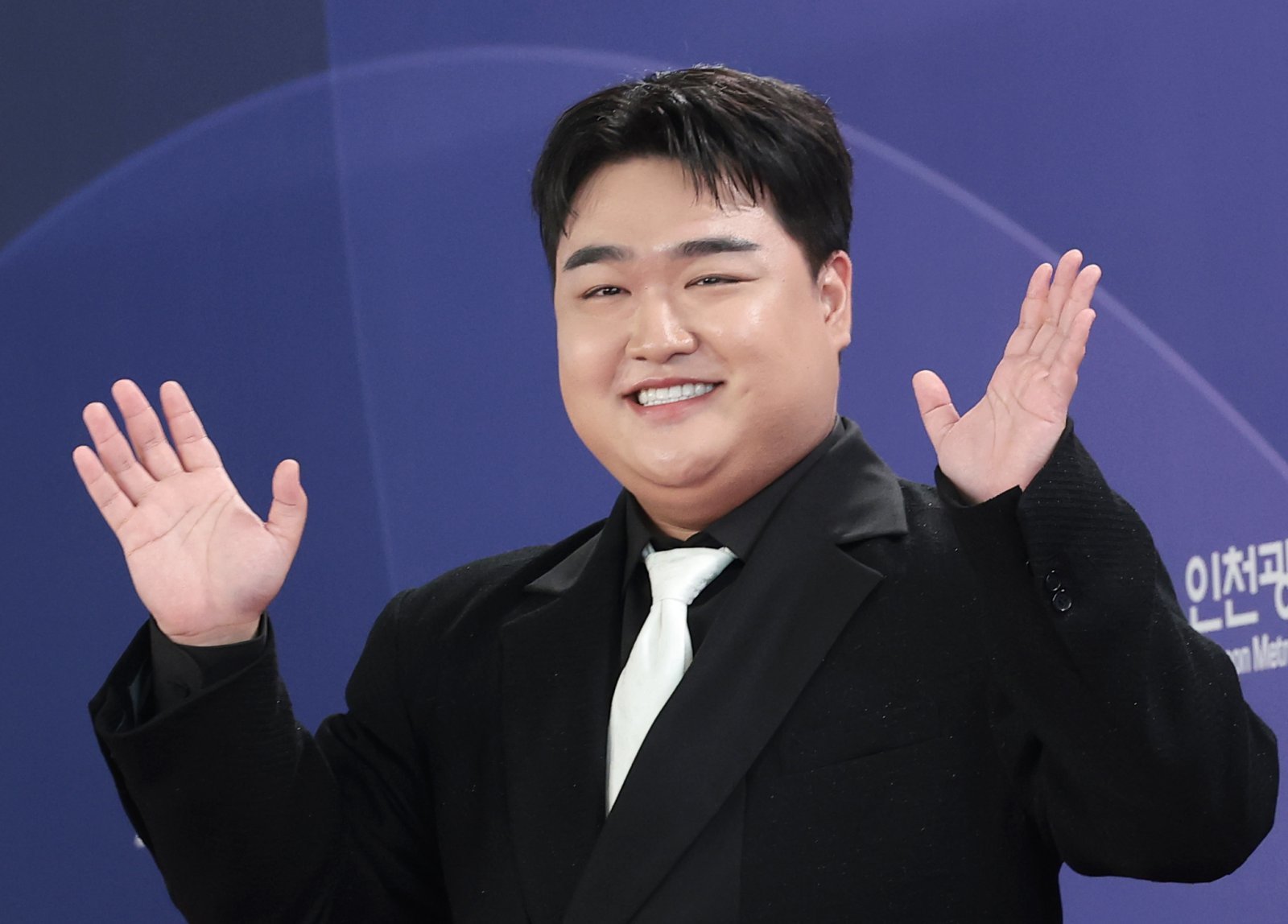 ‘SNL 코리아’ 김규원, 잠실 마운드 등판…6일 두산 승리 기원 시구