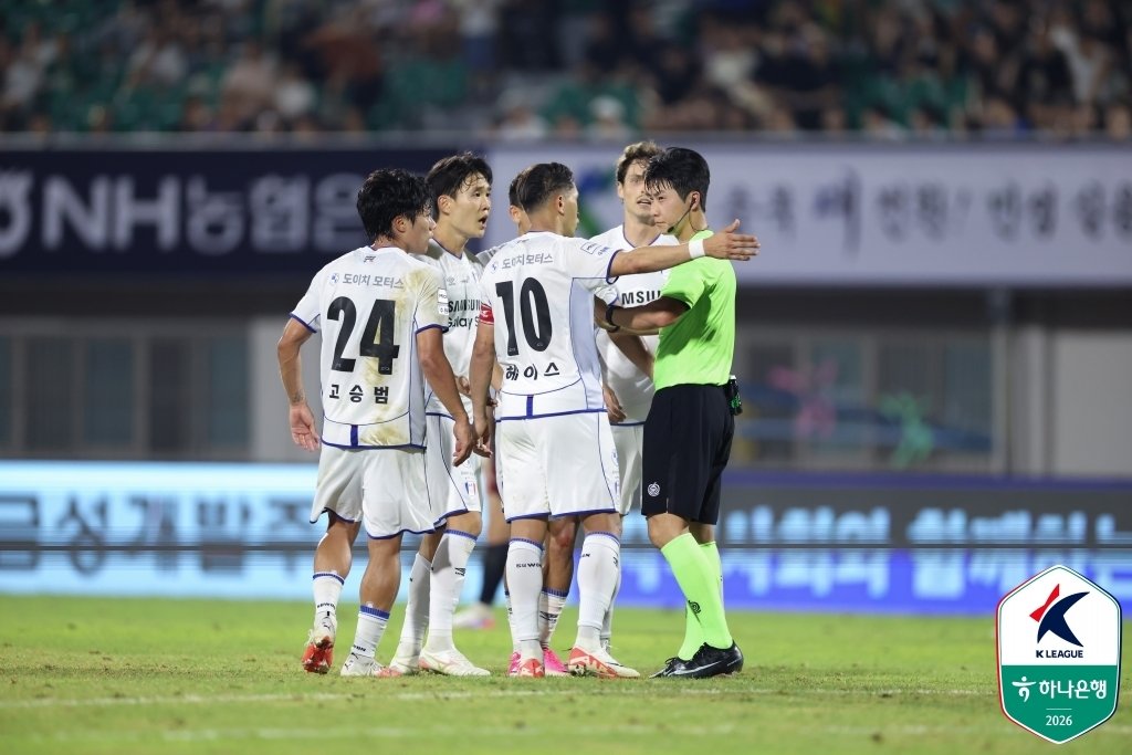 “헤이스 가격, 페널티킥 맞다” 심판 오심 사과…‘역전골 취소’는 정심