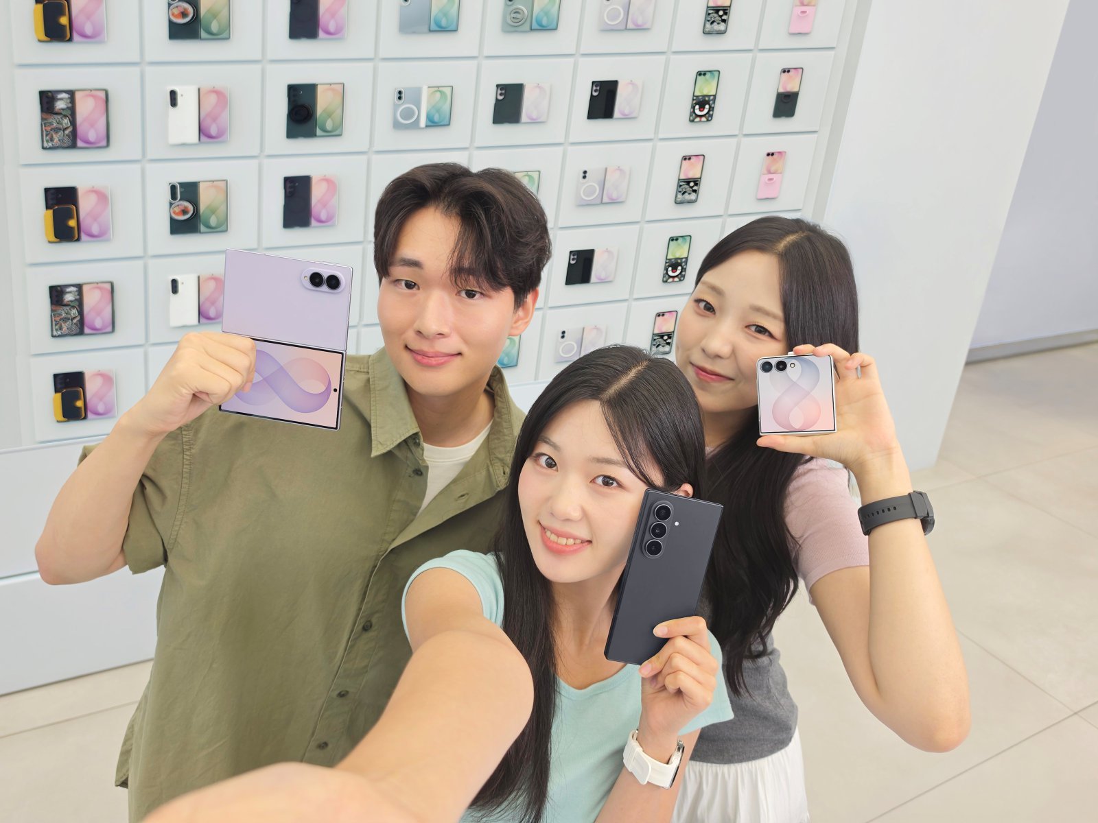 갤럭시 Z8 시리즈, 일주일간 사전 판매 144만대… 국내 신기록 썼다