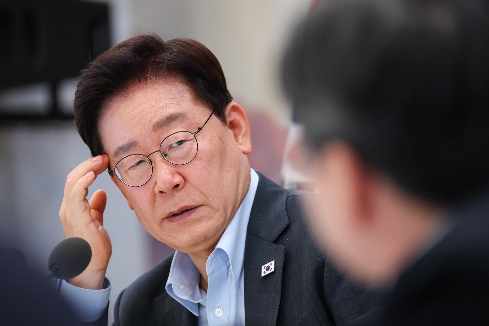 李 “보고 끝났으니 휴가 가시라…난 집에 있는게 휴가”