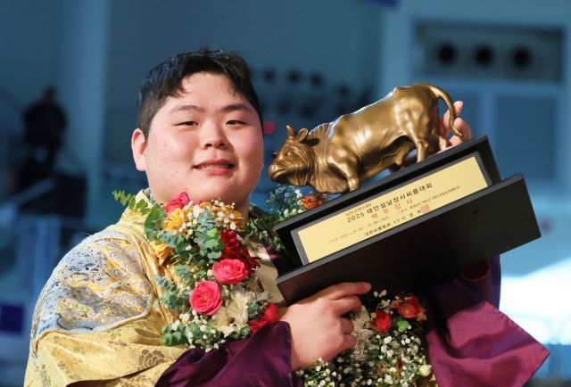 ‘씨름 괴물’ 김민재, 개인 18번째 백두장사…‘씨름 황제’ 이만기와 어깨 나란히