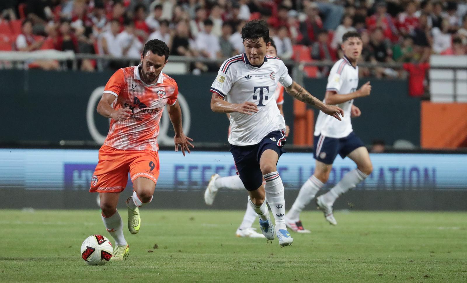 Bayern Munich defeats Jeju 2-1, showcasing superior skill