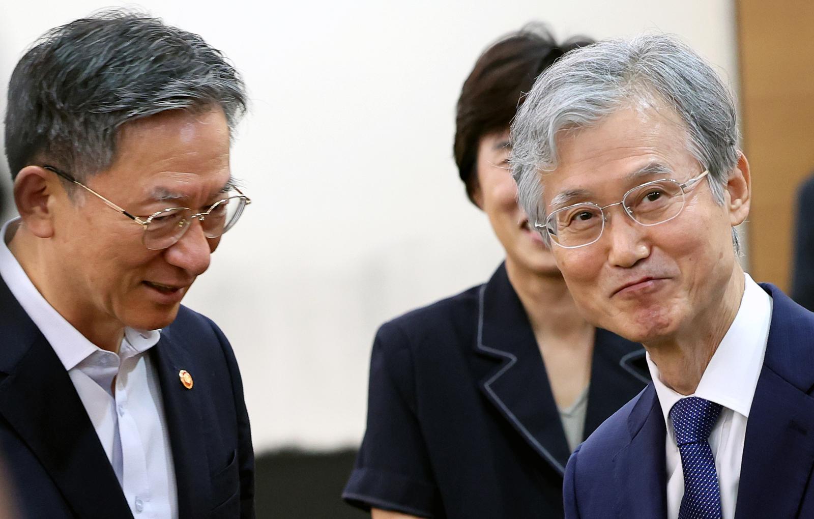 Justice Minister Chung fears 'enormous problems' from prosecution reform