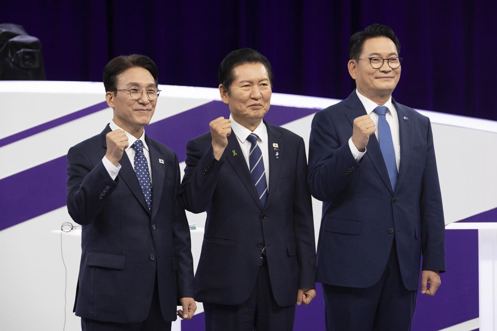 Intra-Party Dispute Over Additional Voting Plagues Democratic Party Convention