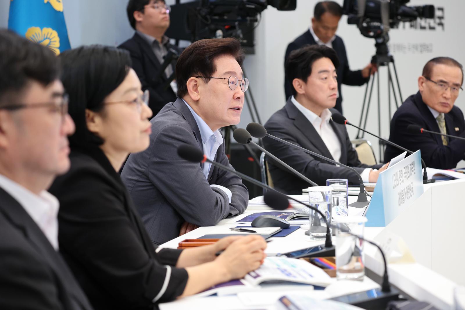 李 “육사에 군사 쿠데타 책임 제대로 물은적 있나”…‘국군사관학교’ 창설 속도전 주문