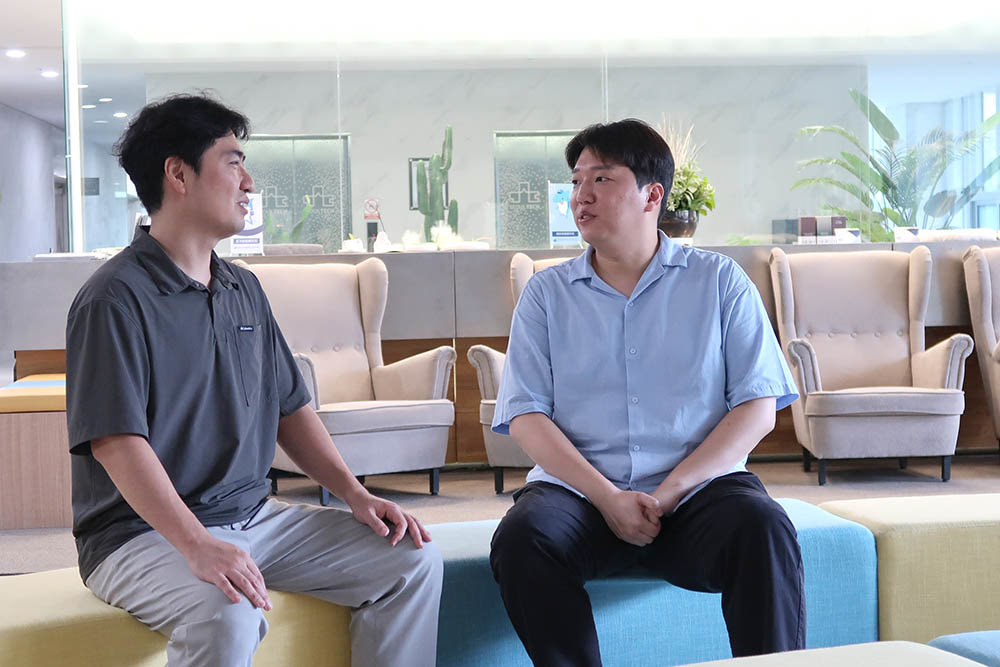 김세움 교수(좌), 정성재 옵티큐랩스 대표 / 출처=IT동아