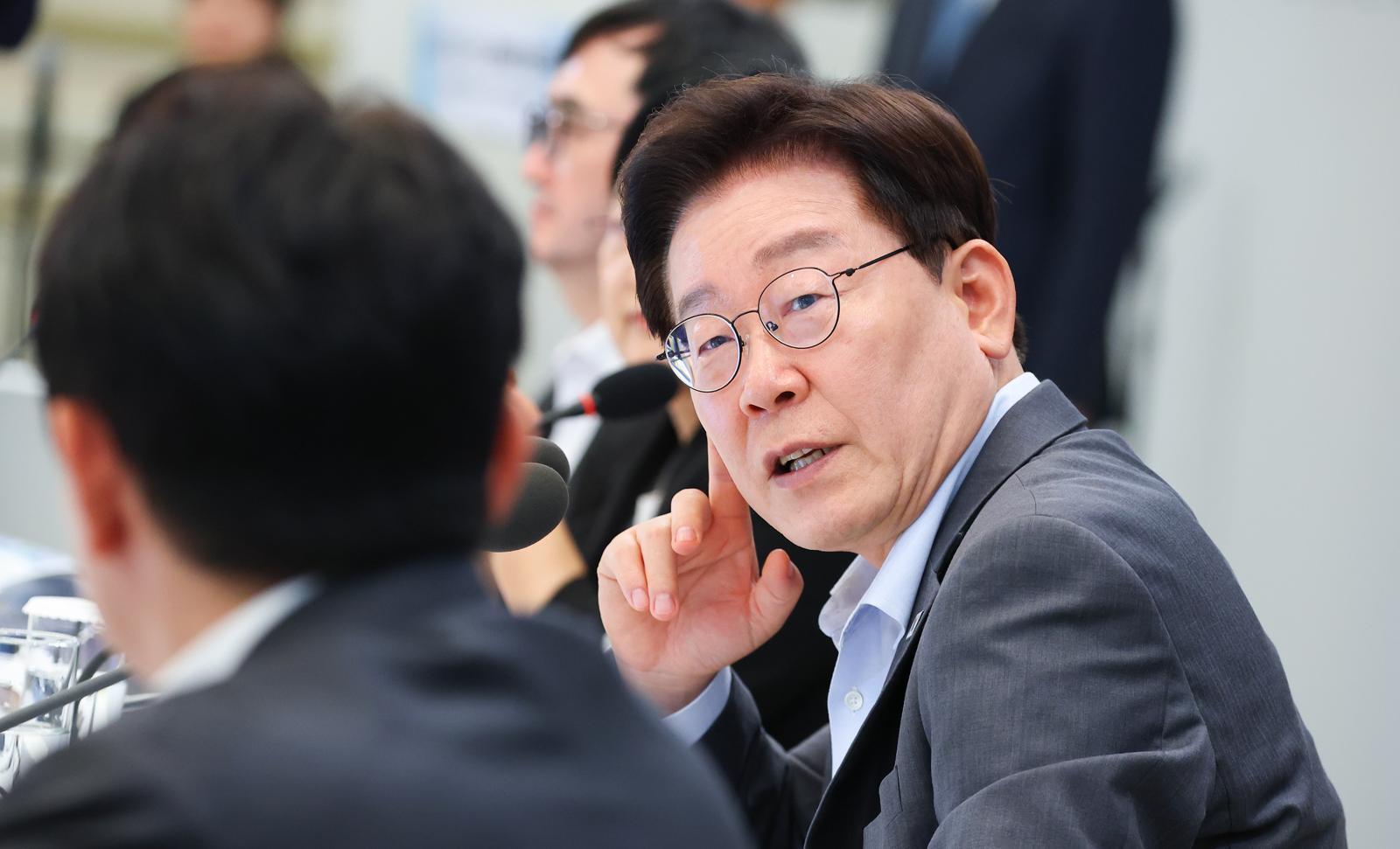 李 “객관식 수능이 아이들 망가뜨려…계속 이렇게 할건가”