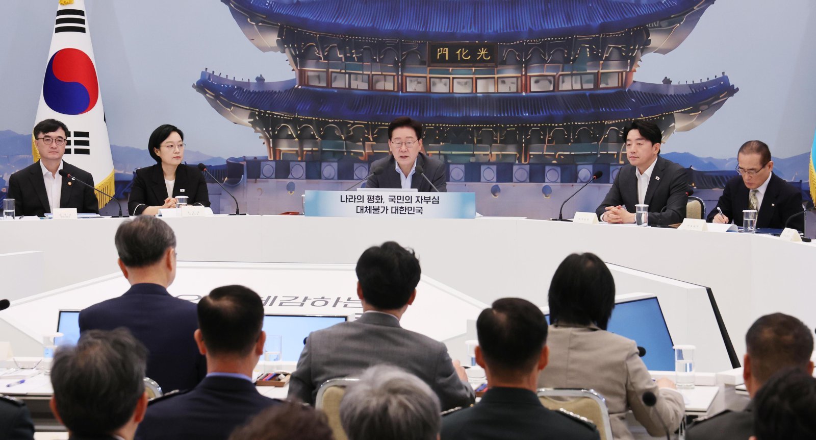 李 “육사 출신 또 쿠데타 할수도” 사관학교 통합 정면 돌파 의지
