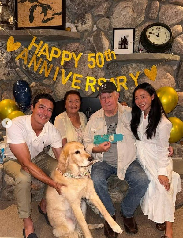 다니엘 헤니, 13살 연하 아내와 부모 결혼 50주년 축하