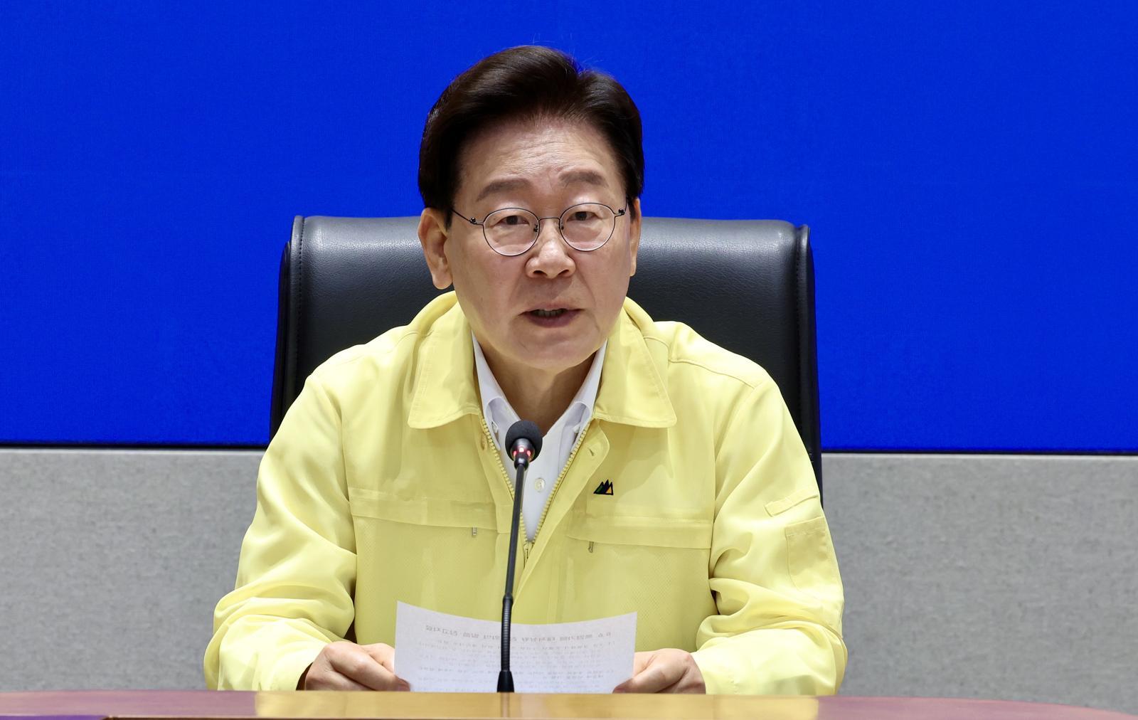 李, 폭염 적극 대응 주문…“야외작업 중지·휴식 지켜지는지 점검”