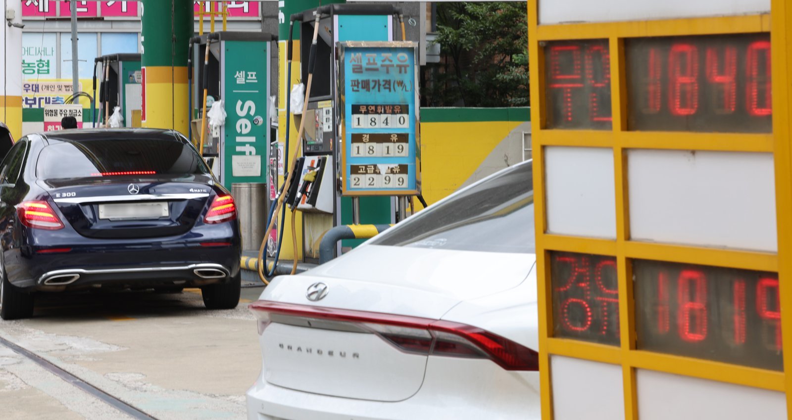 Oil Prices Jump on Strait of Hormuz Negotiation Uncertainty
