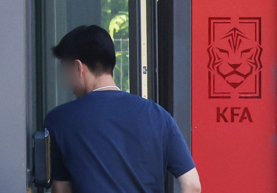 축협 ‘심판 성접대’ 국제 망신…日 매체 “축구계 파문 퍼질 것”