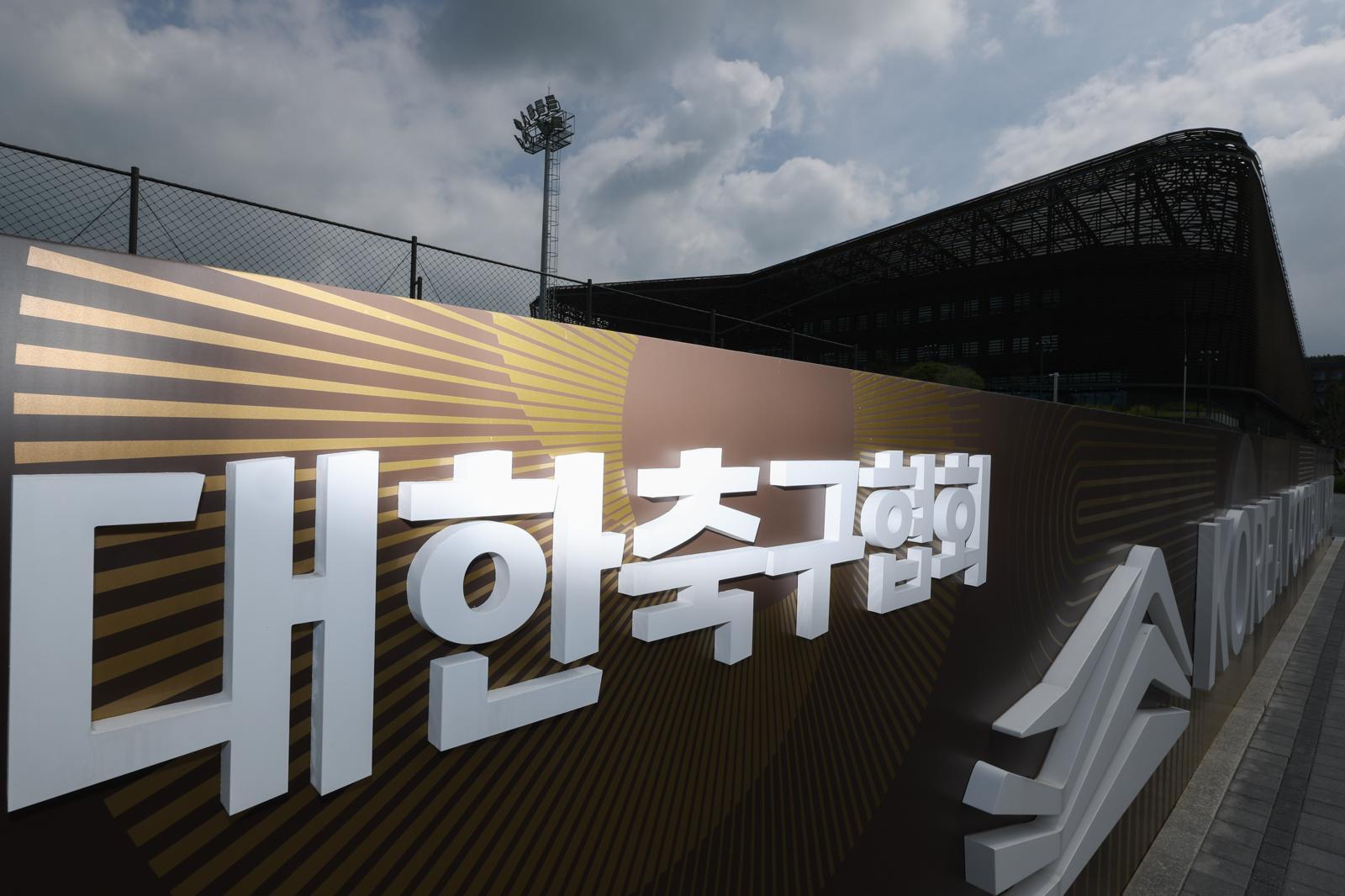 [사설]축구협회 외국심판 성 접대 의혹… 이젠 나라 망신까지