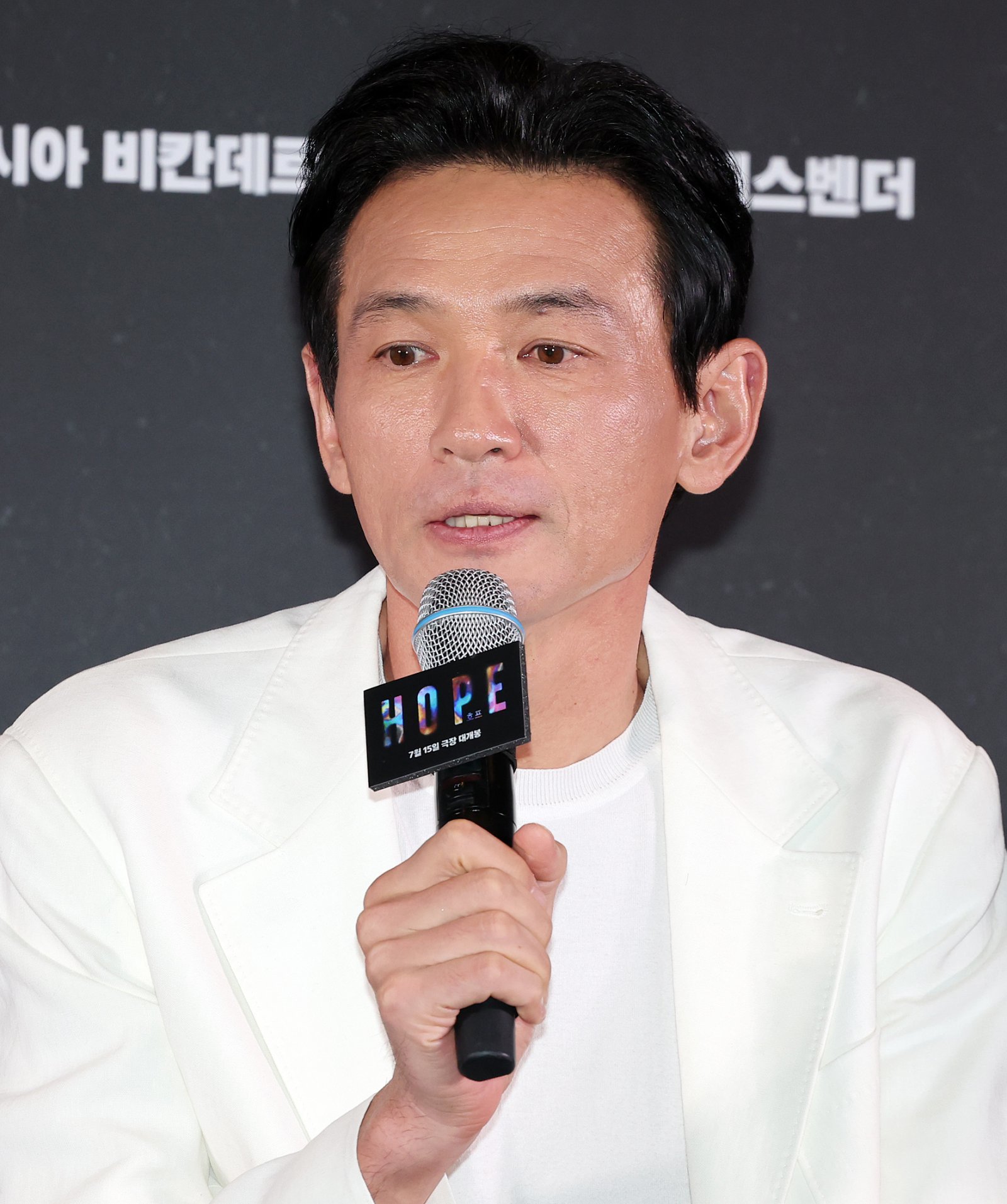 Actor Hwang Jung-min's stalking trial reaches final hearing, prosecution to announce sentencing