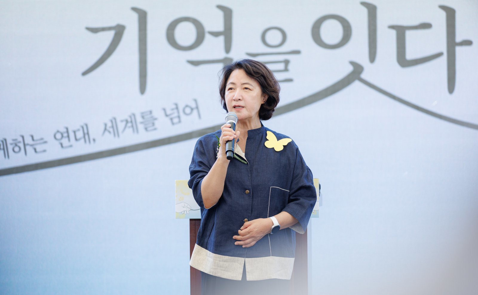 Gyeonggi Governor Choo Mi-ae attends comfort women memorial, calls for international solidarity