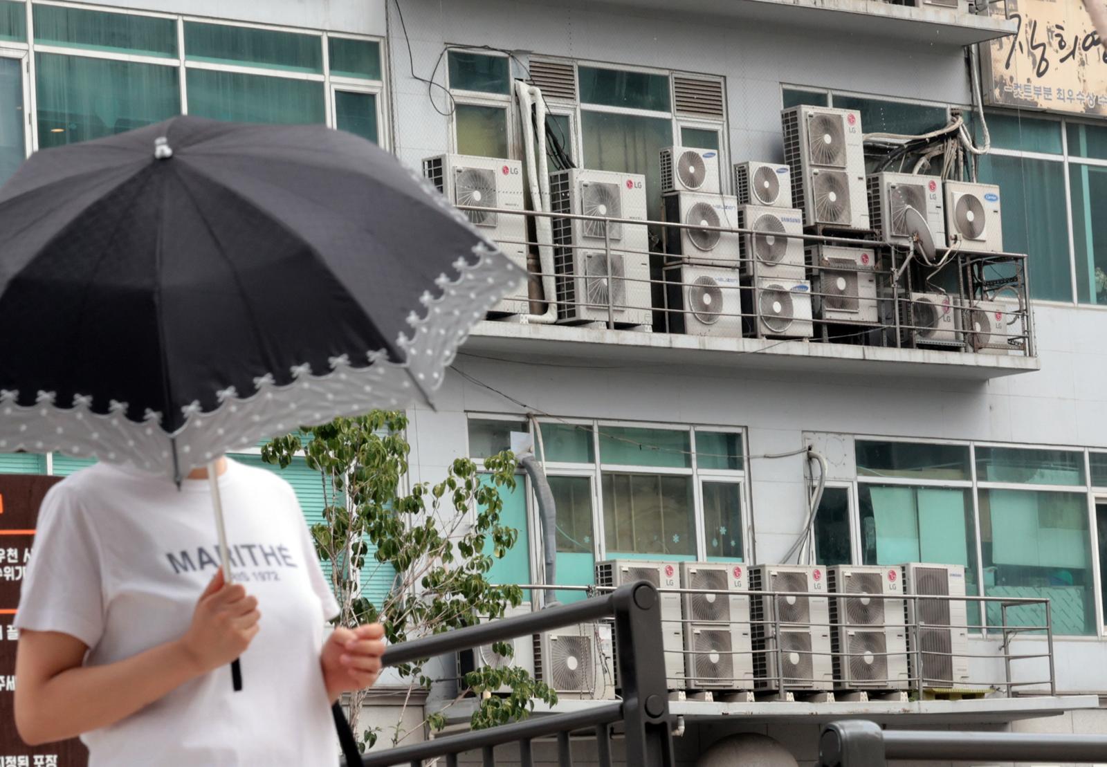 Extreme heatwave triggers surge in 'air conditioning sickness' in South Korea
