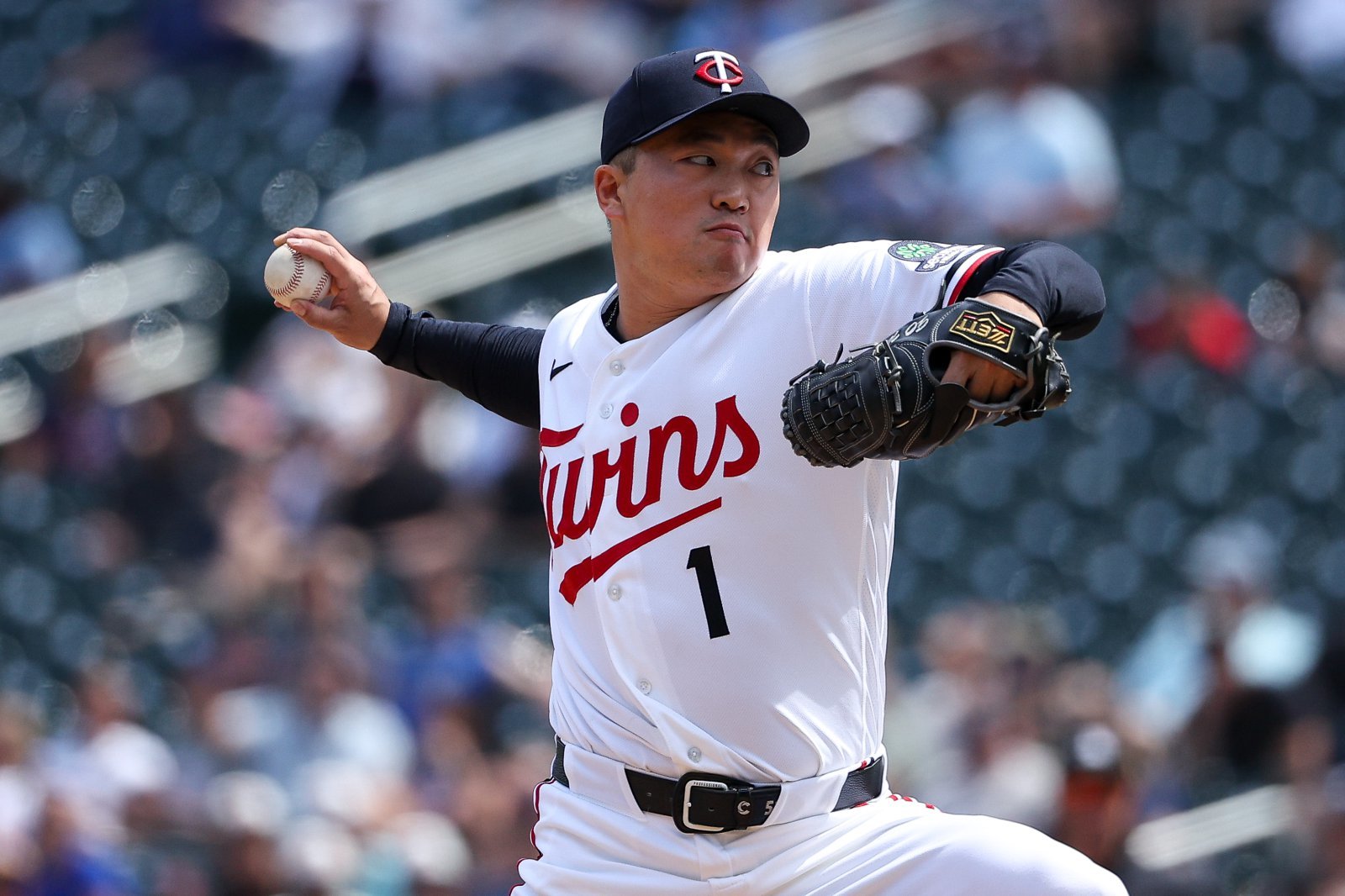 Ko Woo-seok pitches two perfect innings after suspension reduction