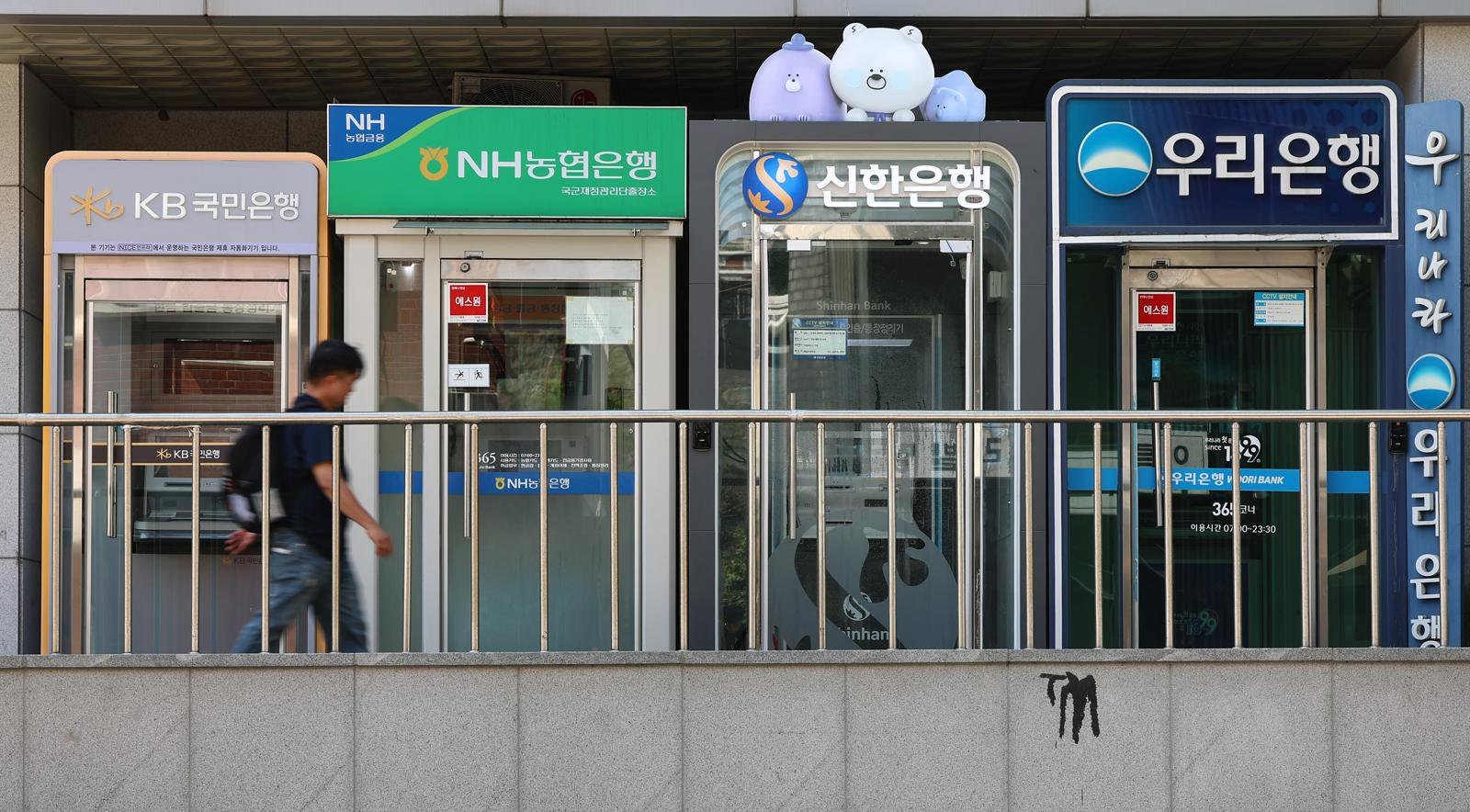 ‘마통’ 한도까지 끌어 투자…청년-고령층 연체율 급증