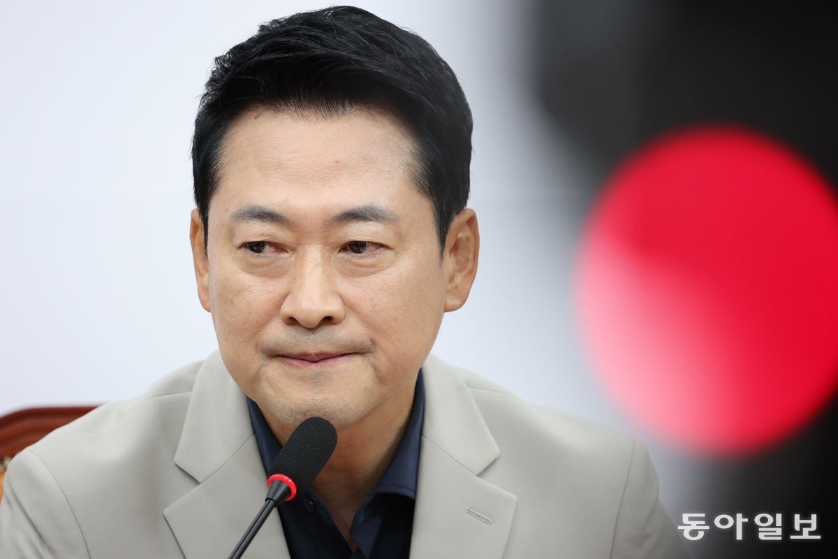 장동혁 퇴진은커녕… ‘멱살-돌려차기’에 자멸하는 비당권파