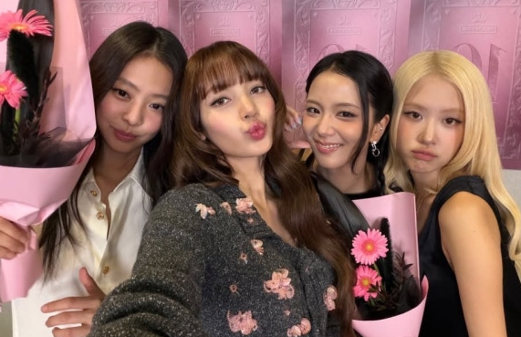 블랙핑크, 팬 40명 불러 ‘데뷔 10주년 행사’