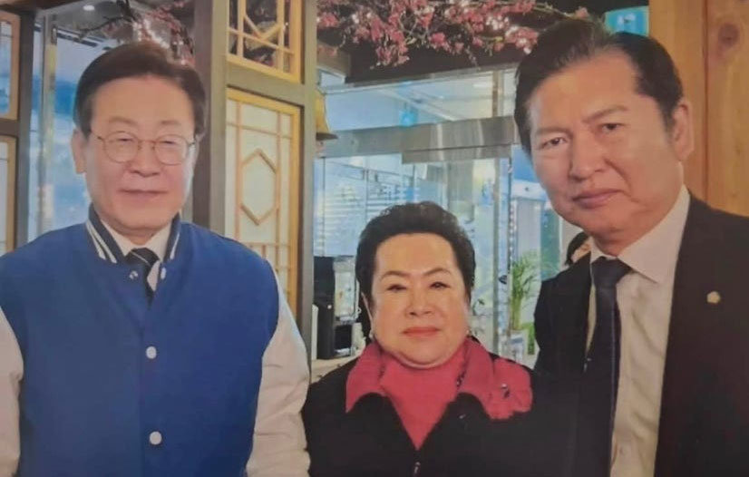 신천지 3인 사진서 정청래만 싹 오려낸 친청계… 친명계 "대통령 엮지 마라" 폭발