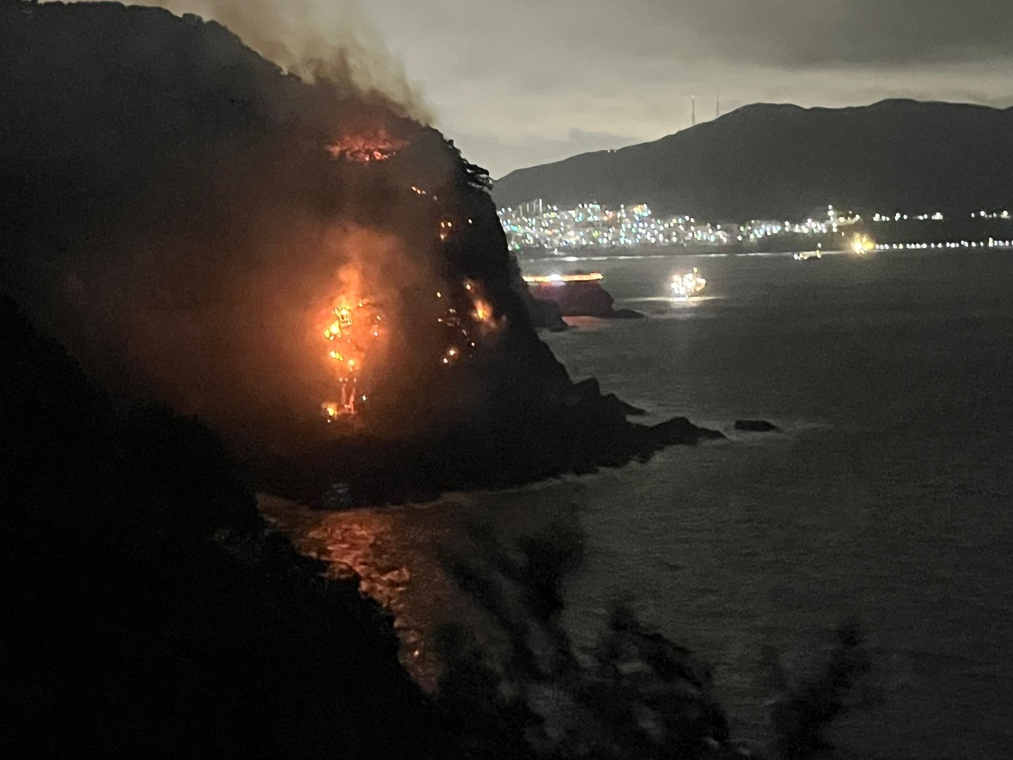 Wildfire on Busan's coastal cliff extinguished after 6 hours and 40 minutes