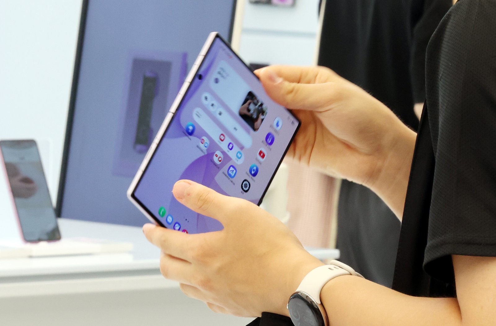 Samsung's Galaxy Z Fold 8 breaks demographic barriers, driving global sales surge