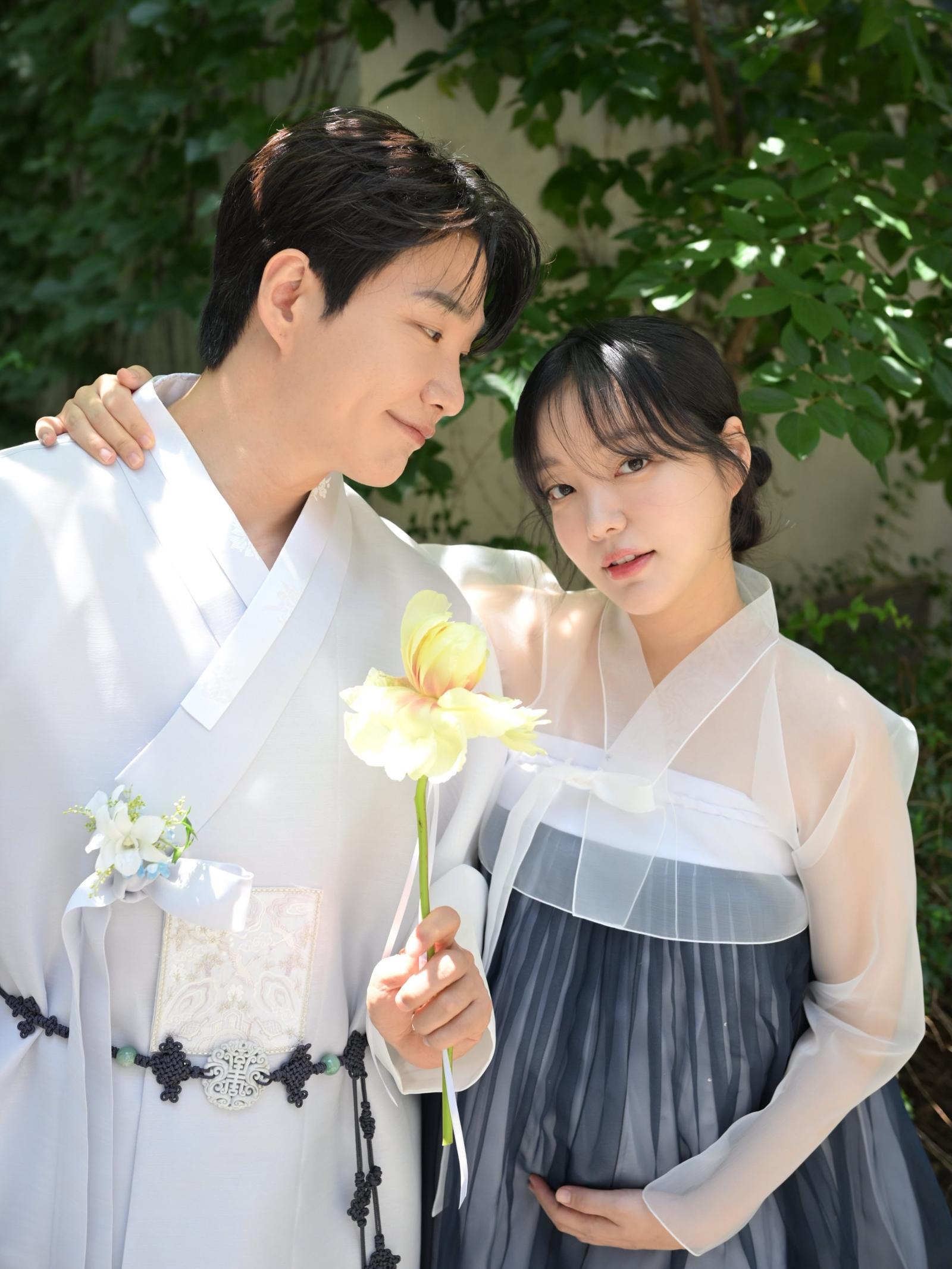 Actors Moon Ji-in and Kim Ki-ri welcome first child after overcoming miscarriage