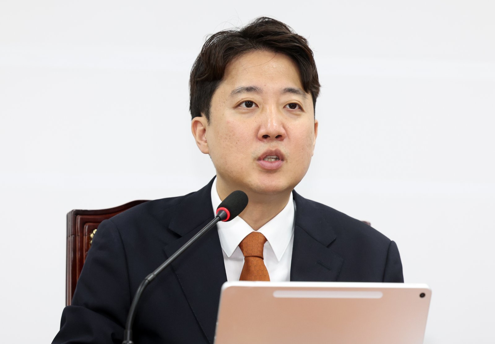 이준석 “세종은 돌다리 두드리며 세법 다듬어…李는 그냥 내놔”